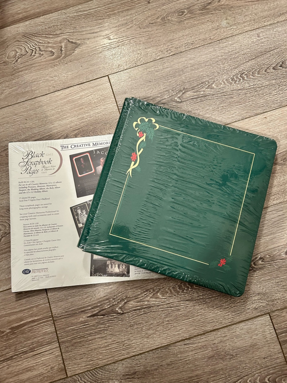New Creative Memories Christmas holiday 12x12 album  & 15 scrapbook refill pages